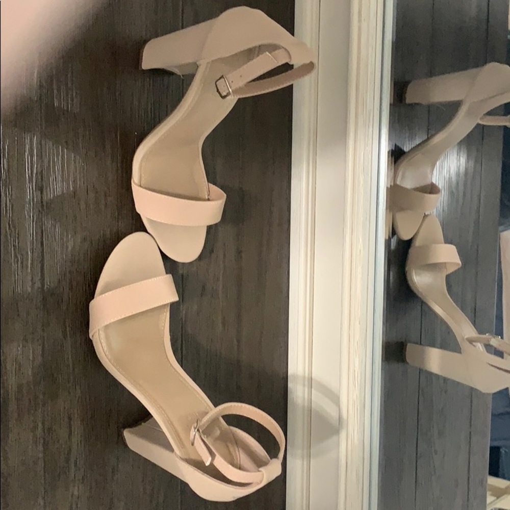 Heels - Picture 2 of 3